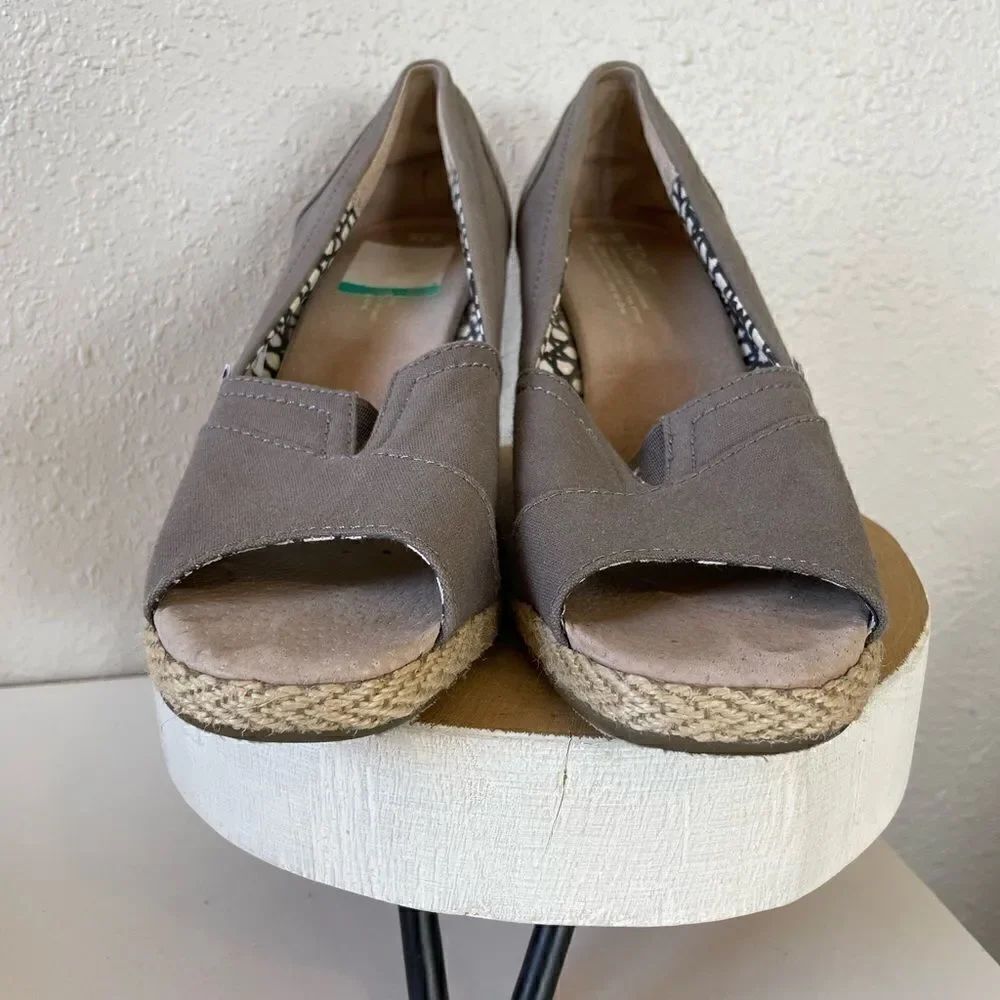 Toms Wedges Size 10 EUC - Picture 2 of 7